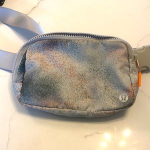 Lululemon Belt bag- grey